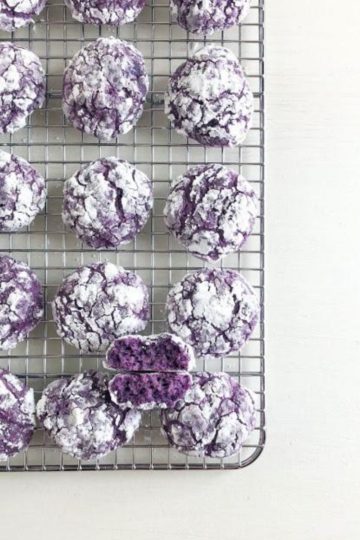 crinkle cookies on silver wire cooling rack